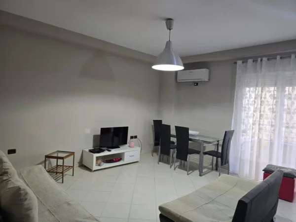 Tirane, jepet me qera apartament 2+1+Aneks+Ballkon Kati 2, 100 m² 600 € (kodra e diellit)