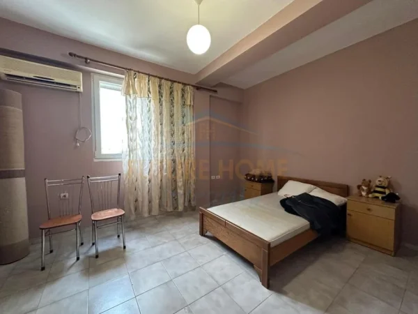 Tirane, jepet me qera Vile 4+1+Ballkon Kati 3, 150 m² 1.200 € 