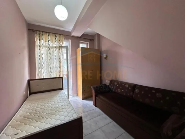 Tirane, jepet me qera Vile 4+1+Ballkon Kati 3, 150 m² 1.200 € 
