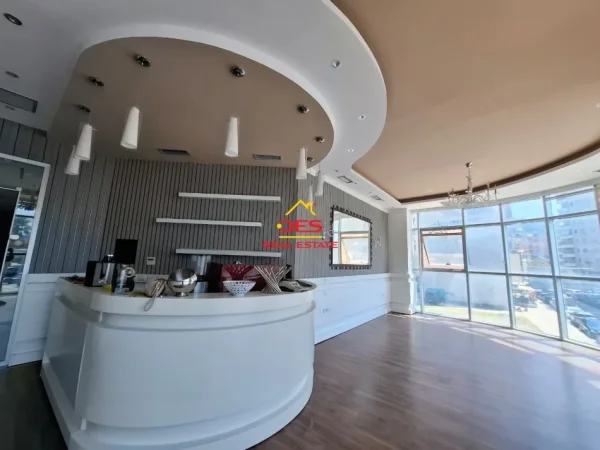 Vlore, jepet me qera lokal Kati 2, 60 m² 800 € (Rruga Çamëria)
