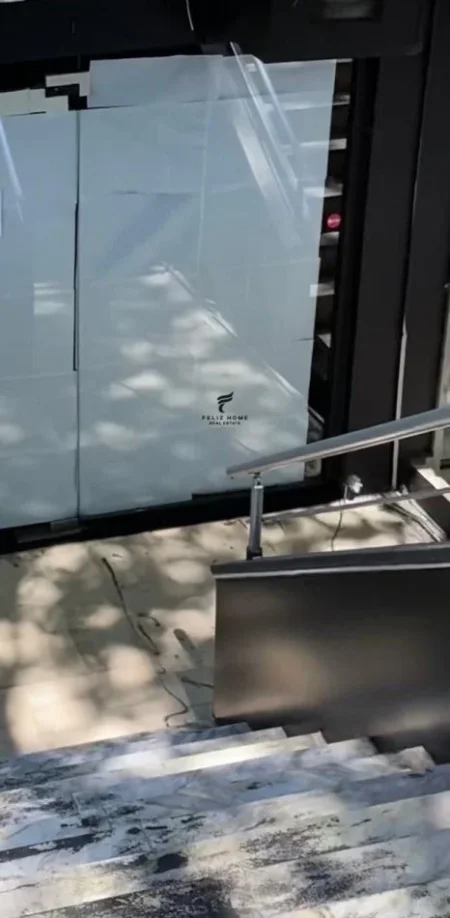 Tirane, jepet me qera dyqan Kati 0, 120 m² 1.200 € (ISH EKSPOZITA)