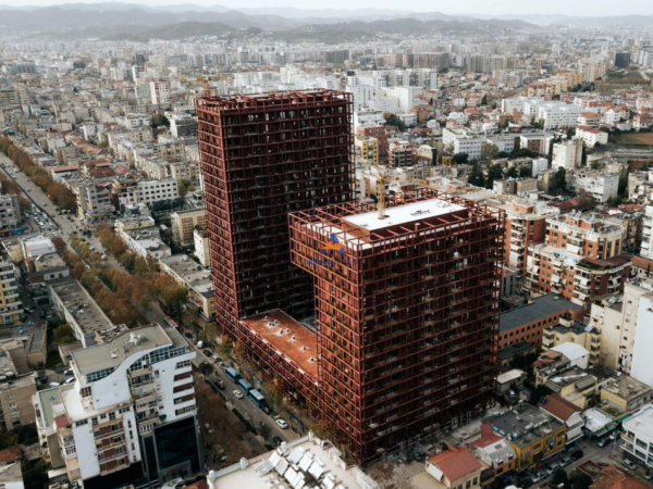 Tirane, jepet me qera ambjent biznesi Kati 1, 61 m² 1.000 € (RUGA E KAVAJES)