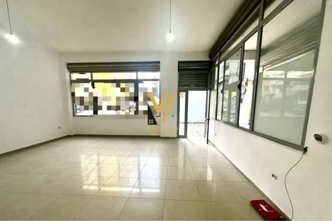 Tirane, shitet dyqan Kati 0, 46 m² 79.000 € (YZBERISHT)