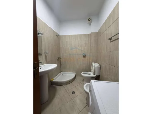 Tirane, shitet apartament 1+1+Ballkon Kati 4, 61 m² 89.000 € 