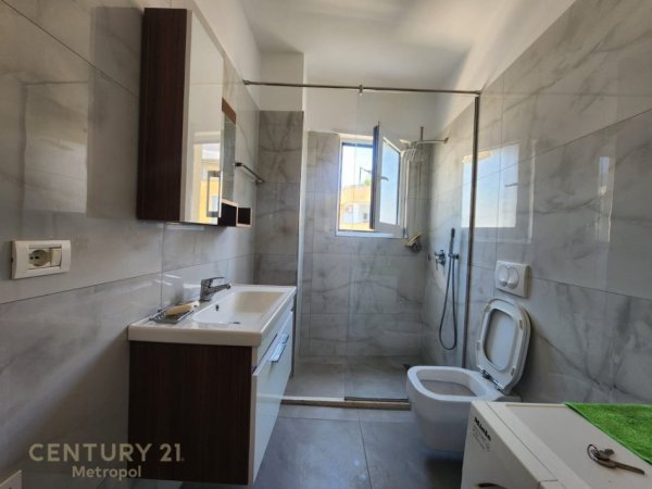 Tirane, jap me qera apartament 1+1 Kati 5, 80 m² 400 € (Fresku)