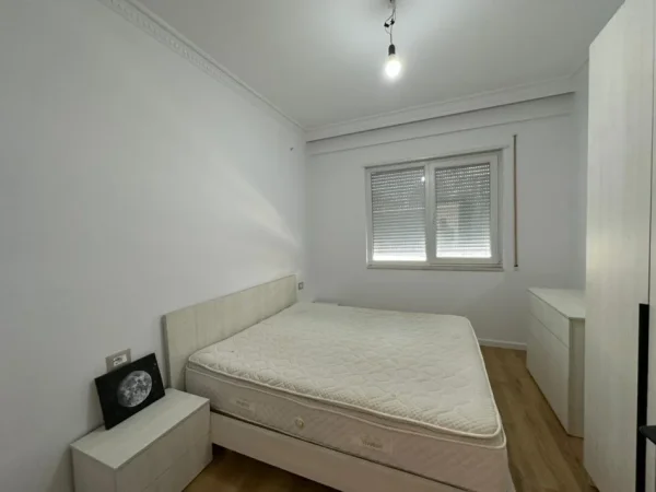 Tirane, shes apartament 2+1 Kati 2, 89 m² 190.000 € (Tek Materniteti i Ri.)