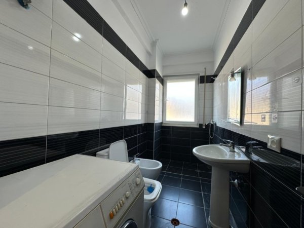 Tirane, shes apartament 2+1 Kati 2, 89 m² 190.000 € (Tek Materniteti i Ri.)