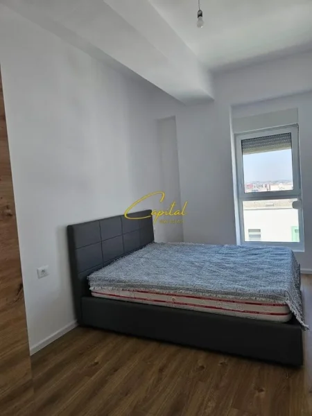 Tirane, jepet me qera apartament 1+1 Kati 7, 62 m² 450 € (ALI DEMI)