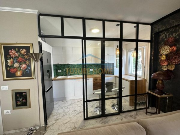 Tirane, shes apartament 2+1+Ballkon Kati 4, 110 m² 220.000 € (Kopshti Botanik)