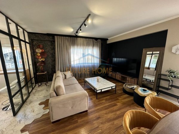 Tirane, shes apartament 2+1+Ballkon Kati 4, 110 m² 220.000 € (Kopshti Botanik)