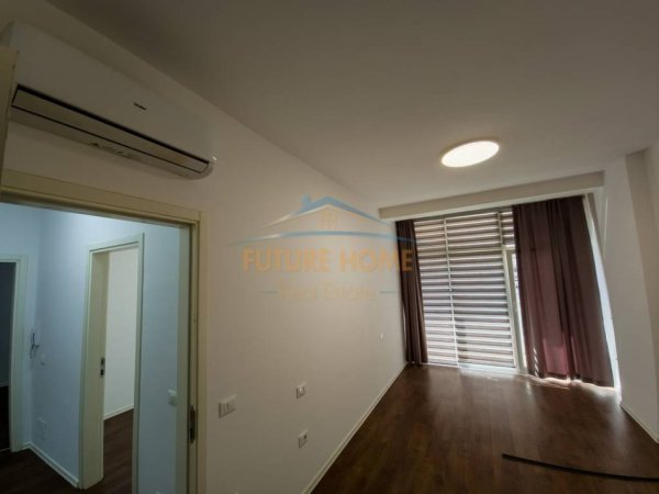 Tirane, jepet me qera zyre Kati 3, 98 m² 900 € (Kompleksi Kika 2)