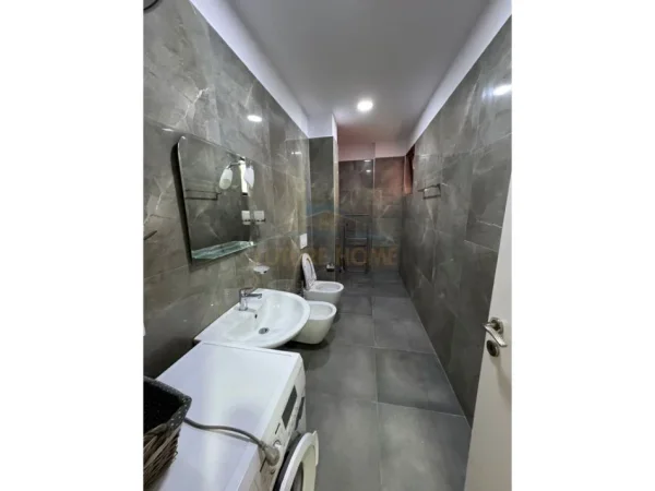 Tirane, jepet me qera apartament 1+1+Ballkon Kati 7, 65 m² 450 € (Rezidenca Future Home), Unaza e Re