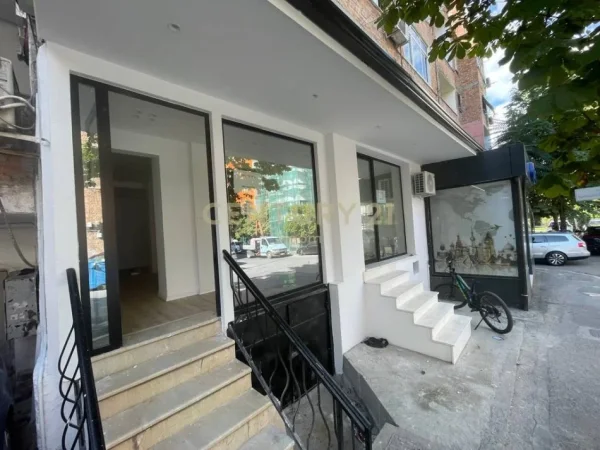 Tirane, jepet me qera ambjent biznesi Kati 0, 20 m² 700 € 