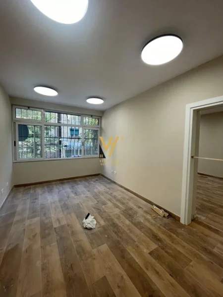 Tirane, jepet me qera zyre Kati 1, 109 m² 800 € (MARGARITA TUTULANI)