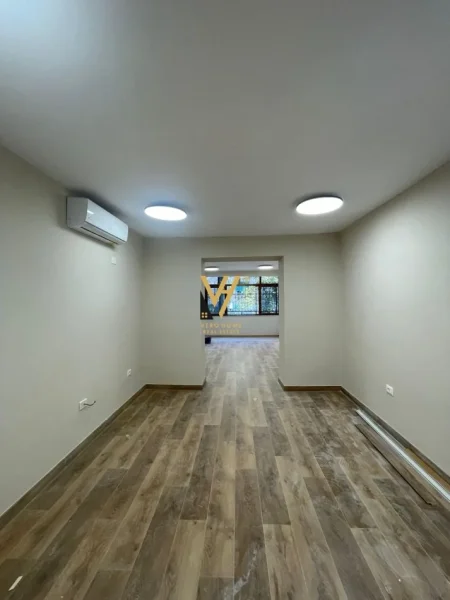 Tirane, jepet me qera zyre Kati 1, 109 m² 800 € (MARGARITA TUTULANI)