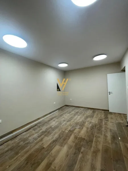 Tirane, jepet me qera zyre Kati 1, 109 m² 800 € (MARGARITA TUTULANI)