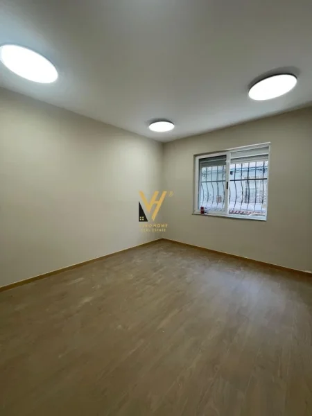 Tirane, jepet me qera zyre Kati 1, 109 m² 800 € (MARGARITA TUTULANI)