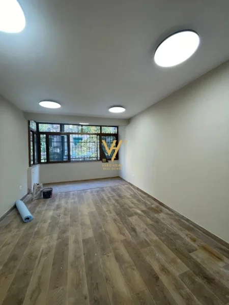 Tirane, jepet me qera zyre Kati 1, 109 m² 800 € (MARGARITA TUTULANI)