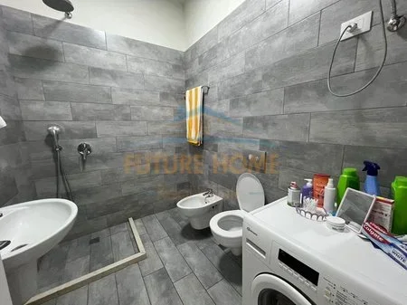 Tirane, shitet apartament 2+1+Ballkon Kati 2, 92 m² 175.000 € (Unaza e Re, Kompleksi Golden Park)