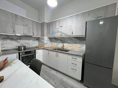 Tirane, shitet apartament 2+1+Ballkon Kati 2, 92 m² 175.000 € (Unaza e Re, Kompleksi Golden Park)