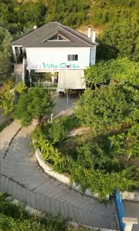 Tirane, shitet Vile , 2.500 m² 600.000 € (Bërzhitë)