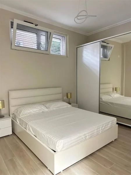 Tirane, jepet me qera Vile 1+1+Ballkon Kati 1, 70 m² 550 € (oxhaku)