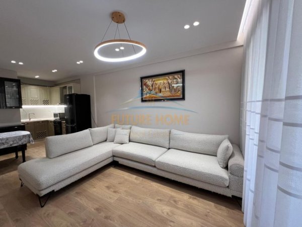 Tirane, jepet me qera apartament 2+1+Ballkon Kati 3, 94 m² 1.200 € (Kompleksi Kika 2)