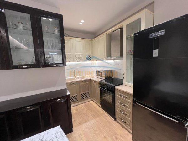 Tirane, jepet me qera apartament 2+1+Ballkon Kati 3, 94 m² 1.200 € (Kompleksi Kika 2)