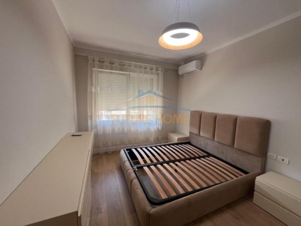 Tirane, jepet me qera apartament 2+1+Ballkon Kati 3, 94 m² 1.200 € (Kompleksi Kika 2)