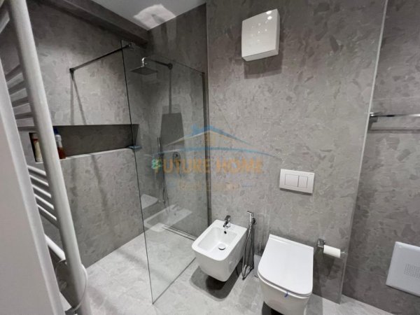 Tirane, jepet me qera apartament 2+1+Ballkon Kati 3, 94 m² 1.200 € (Kompleksi Kika 2)