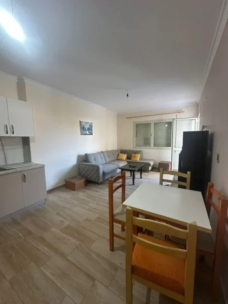 Durres, jepet me qera apartament 2+1+Ballkon Kati 4, 95 m² 300 € (QERA 2+1 MOBILUAR KATI 4 ME ASHENSOR 300EURO 0692039456)