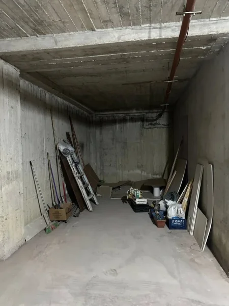 Durres, shes apartament 3+1+Aneks+Ballkon , 224 m² 239.000 € (SHITET Papafingo + GARAZH • 3+1+2 + verande Adresa: Policia Durres)