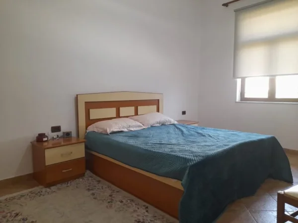 Tirane, jepet me qera apartament 1+1+Ballkon Kati 5, 80 m² 600 € (blloku)