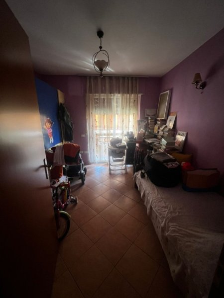Tirane, jepet me qera apartament 2+1+Aneks+Ballkon Kati 3, 95 m² 700 € (Rruga e Bogdaneve , Qender)
