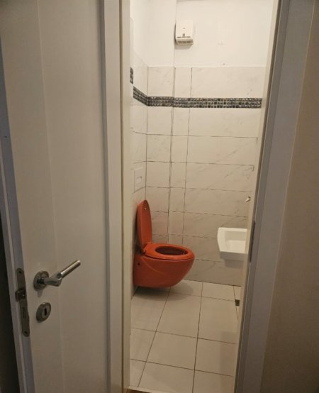 Tirane, jepet me qera apartament 3+1+Ballkon , 130 m² 550 € (Vilat Gjermane)