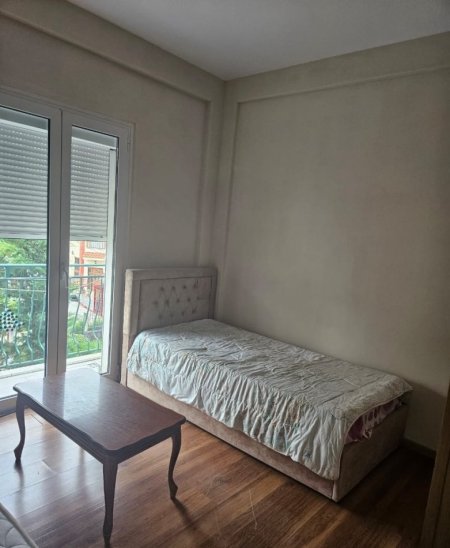 Tirane, jepet me qera apartament 3+1+Ballkon , 130 m² 550 € (Vilat Gjermane)