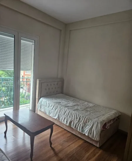 Tirane, jepet me qera apartament 3+1+Ballkon , 130 m² 550 € (Vilat Gjermane)