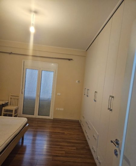 Tirane, jepet me qera apartament 3+1+Ballkon , 130 m² 550 € (Vilat Gjermane)