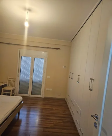 Tirane, jepet me qera apartament 3+1+Ballkon , 130 m² 550 € (Vilat Gjermane)