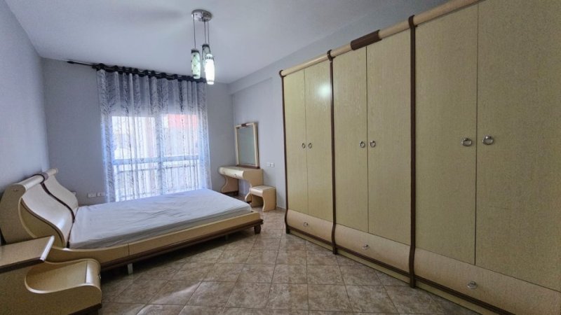 Tirane, jepet me qera apartament 1+1 Kati 3, 65 m² 400 € (Astir ,Vila L ,Pasticeri Nela)