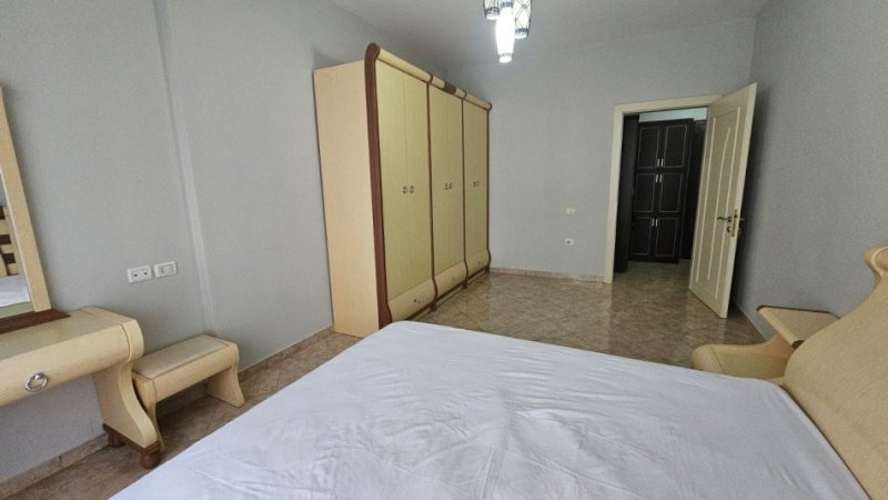 Tirane, jepet me qera apartament 1+1 Kati 3, 65 m² 400 € (Astir ,Vila L ,Pasticeri Nela)