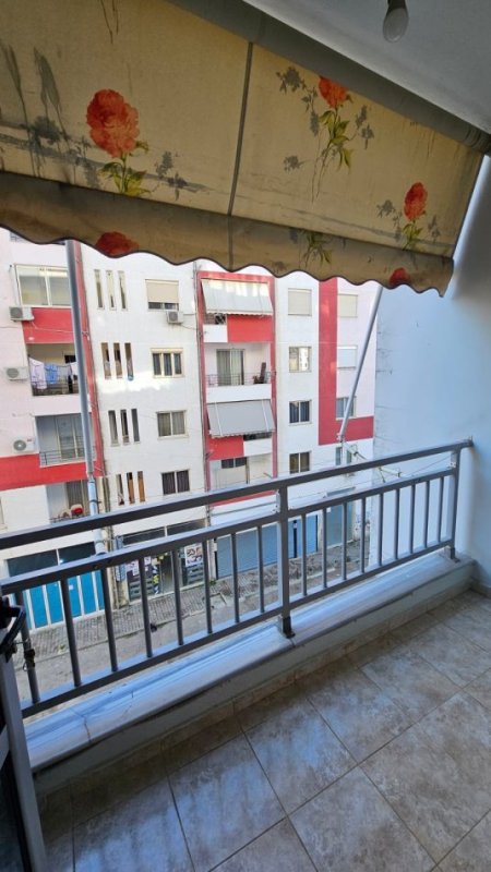 Tirane, jepet me qera apartament 1+1 Kati 3, 65 m² 400 € (Astir ,Vila L ,Pasticeri Nela)