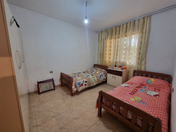 Tirane, jepet me qera apartament 1+1+Ballkon Kati 1, 60 m² 250 € (rruga Pavllo Pavlli)