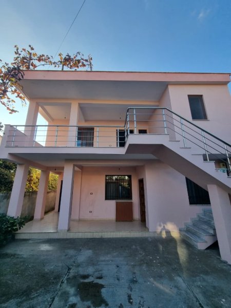 Tirane, jepet me qera apartament 1+1+Ballkon Kati 1, 60 m² 250 € (rruga Pavllo Pavlli)