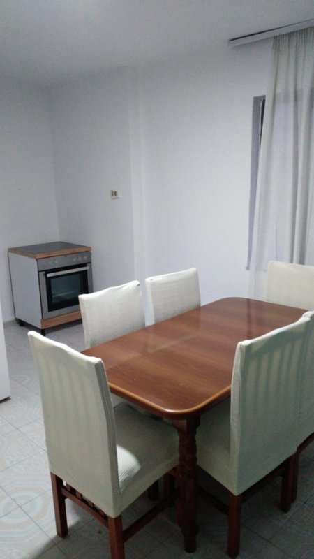 Tirane, jepet me qera apartament 2+1+Ballkon Kati 4, 70 m² 500 € (Vasil shanto)