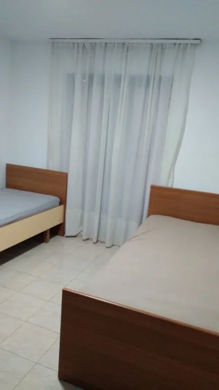 Tirane, jepet me qera apartament 2+1+Ballkon Kati 4, 70 m² 500 € (Vasil shanto)