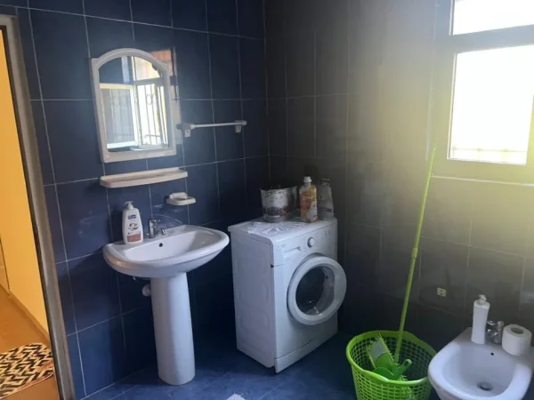 Tirane, jepet me qera apartament 1+1+Ballkon , 85 m² 350 € (laprak)