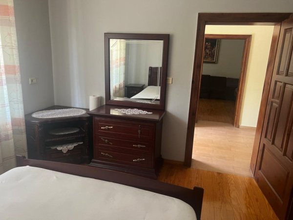 Tirane, jepet me qera apartament 1+1+Ballkon , 85 m² 350 € (laprak)