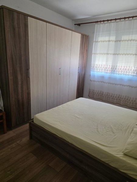 Tirane, jepet me qera apartament 1+1+Ballkon Kati 2, 65 m² 480 € (bulevardi kashar)