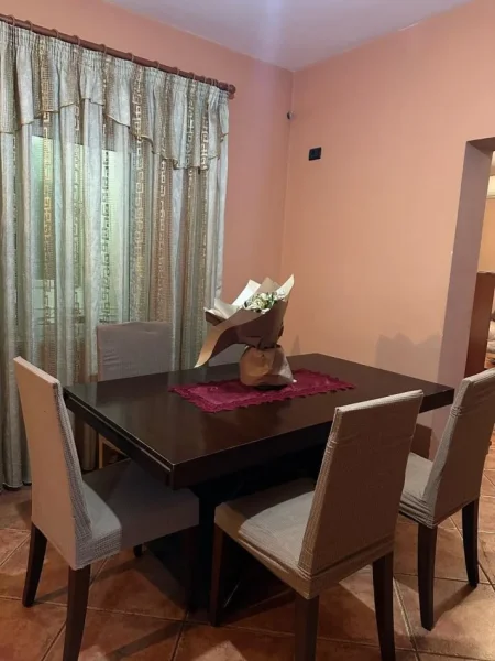 Tirane, jepet me qera apartament 2+1+Ballkon Kati 5, 110 m² 600 € (bulevardi bajram curri)